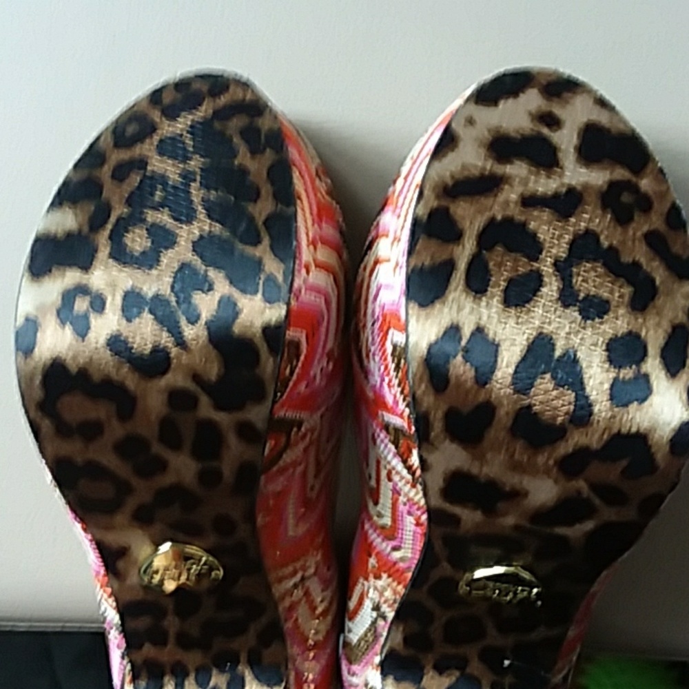 Shoes - Picture 5 of 7